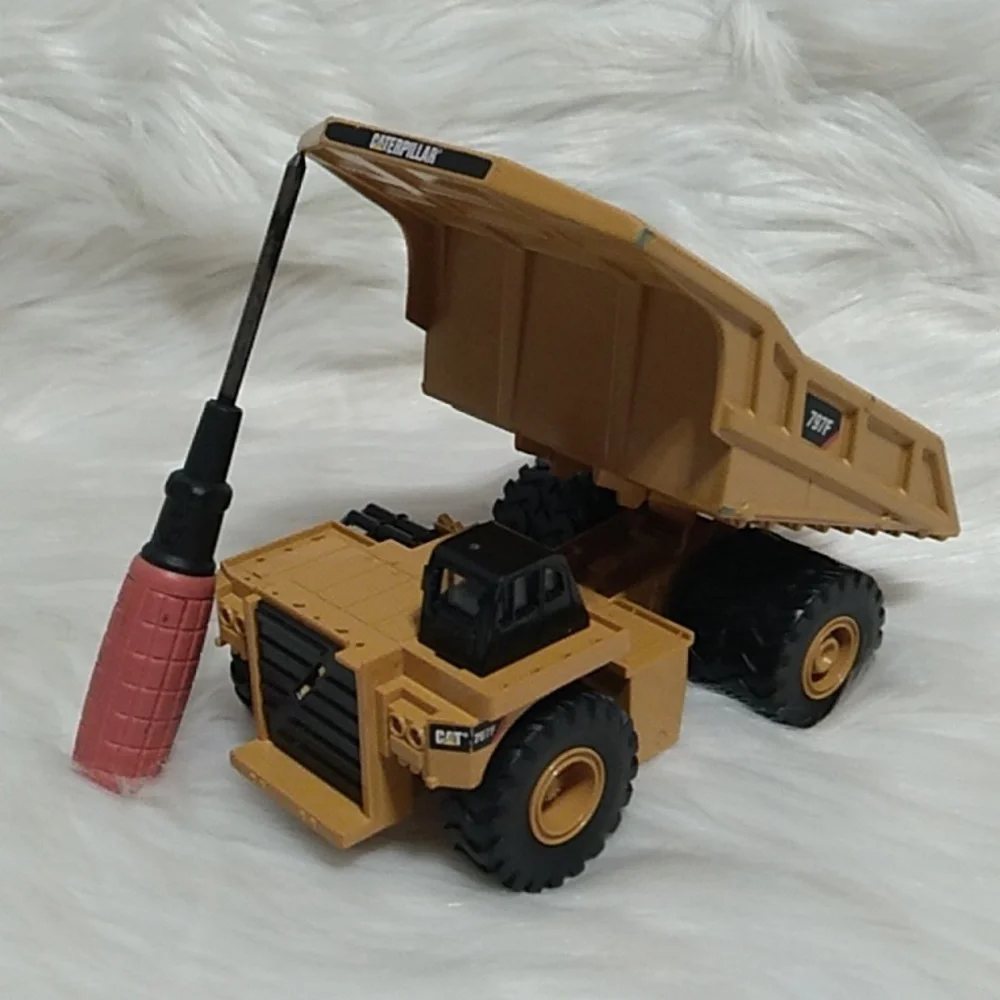 (A-6) Caterpillar CAT Die Cast UKE By Toy State Light Sign Of Use Looks Great